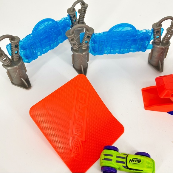 Nerf Nitro Guns Cars And Obstacle Set - Picture 5 of 5